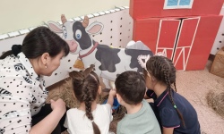 Помогаем бабушке и учим язык